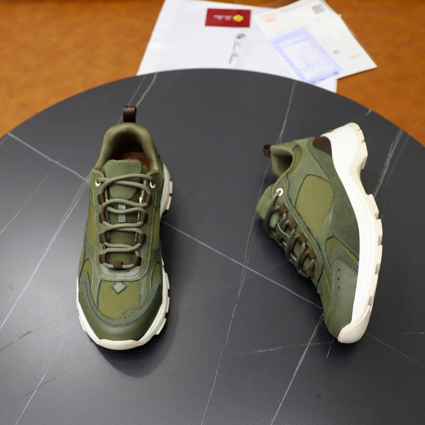 Factory price: 💰520Loropiana LP men's shoes ♞size; 38-44 "45.46 customization" cowhide stitching. It is really easy to wear, lazy, loose, casual, perfect comfort. There are many color choices, and they all look good with clothes. Is it true that Loropiana can bring social value? “Loropiana is the best thing money can buy”